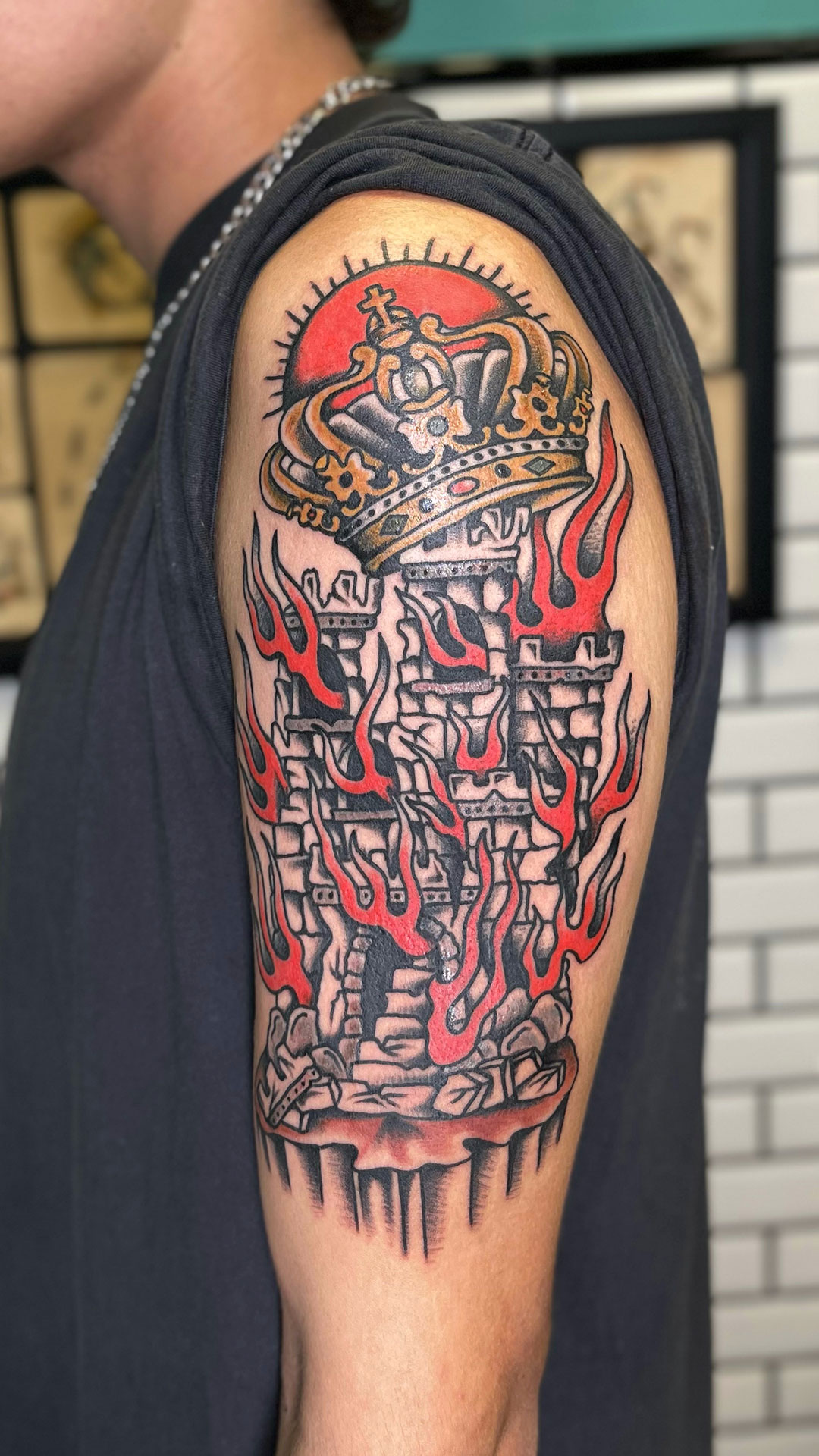 Red-Kirin-Tattoo-Piercing-Boutique-castillo-en-llamas-san-tatuador
