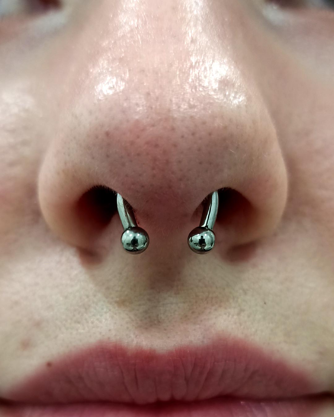 Red-Kirin-Tattoo-Piercing-Boutique-nostril-tania-piercer