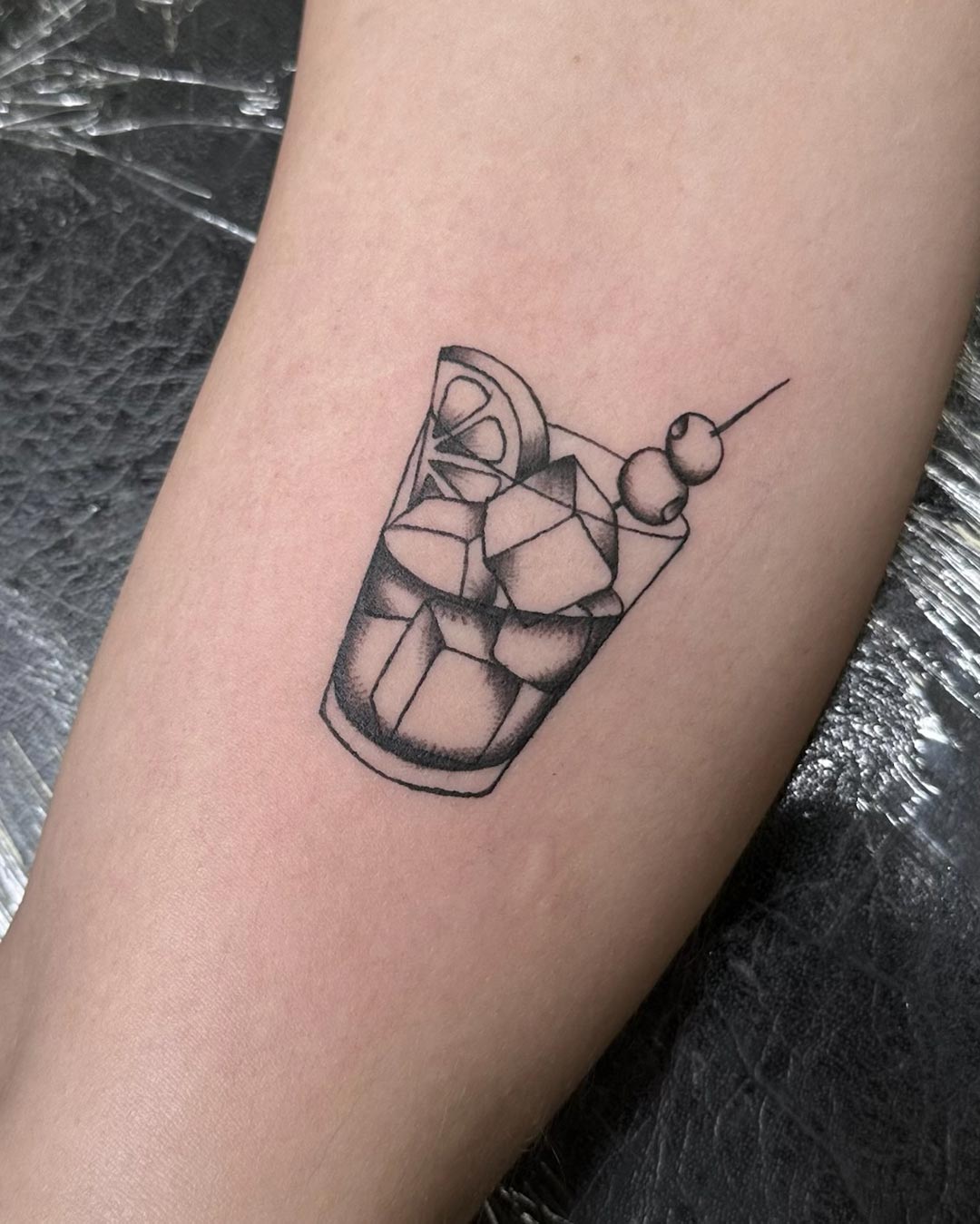 Red-Kirin-Tattoo-Piercing-Boutique-cocktail-tatuaje-pequeño