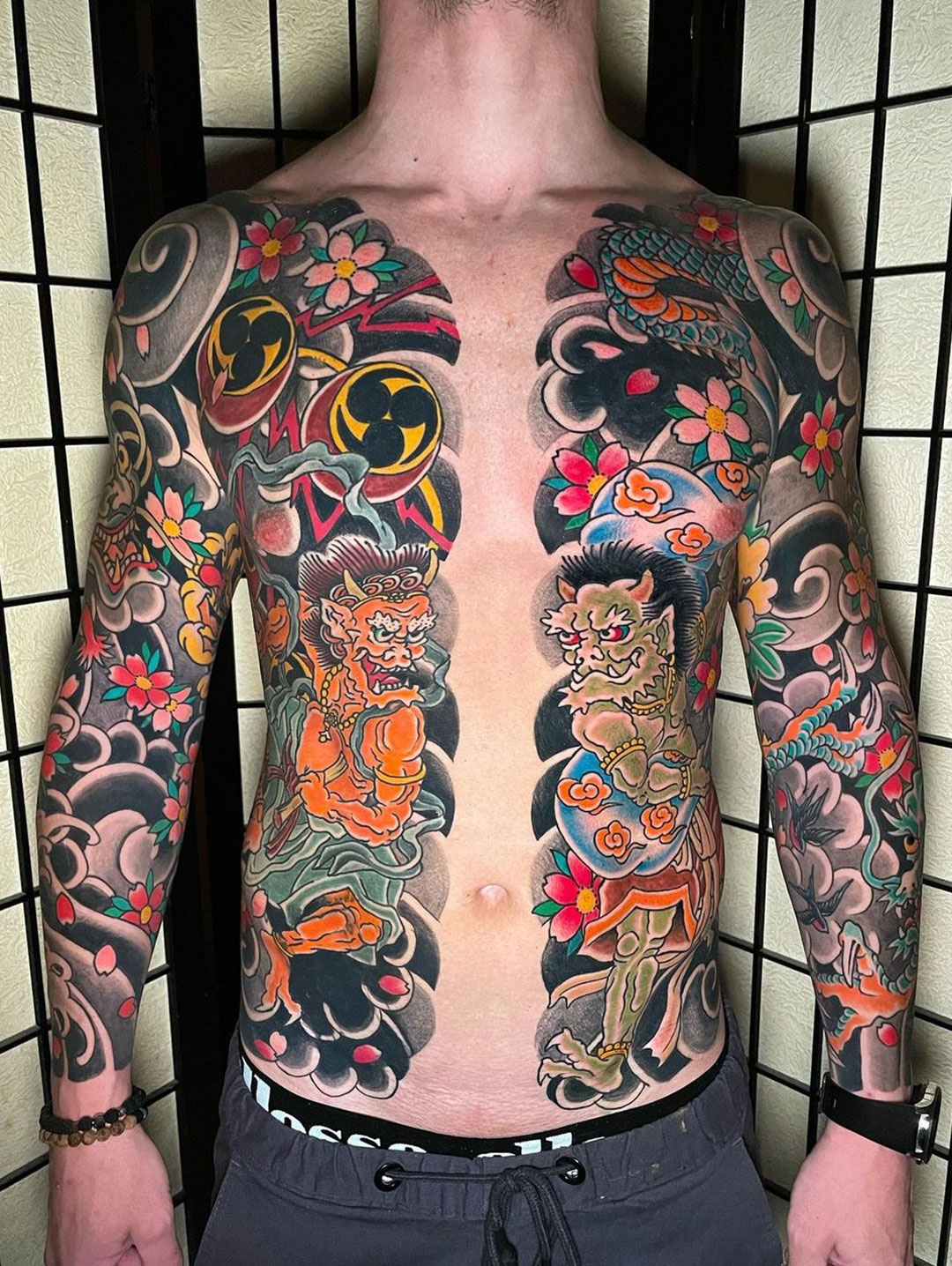 Red-Kirin-Tattoo-Piercing-Boutique-tattoo-tatuaje-body-suite-tradicional-japones-Ariel-tatuador-mobile