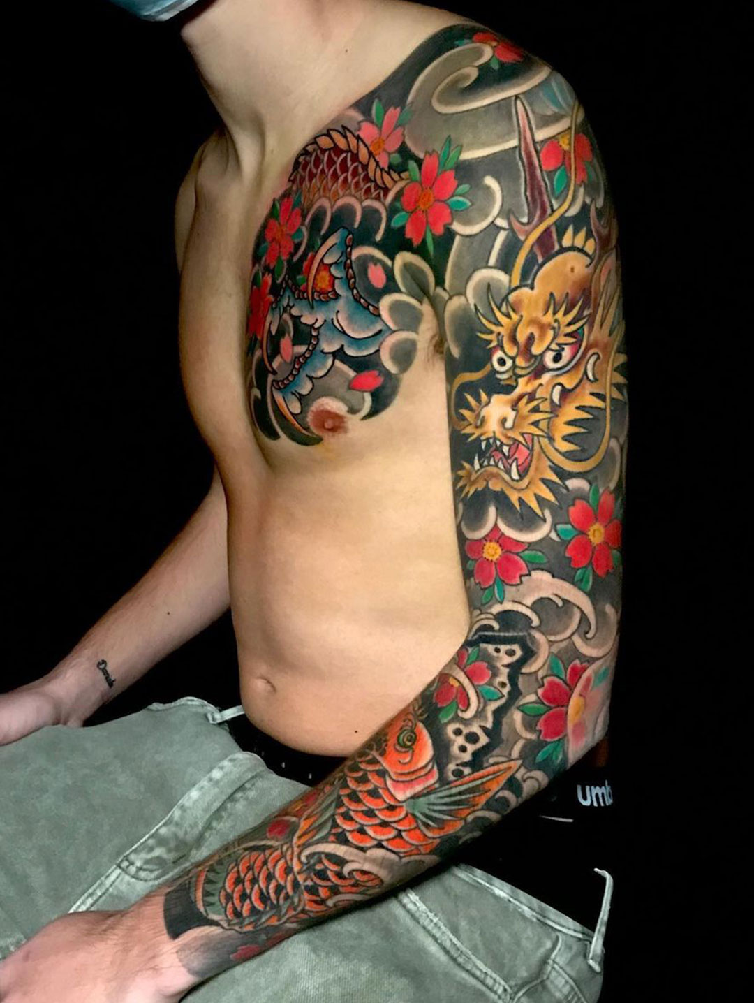 Red-Kirin-Tattoo-Piercing-Boutique-tattoo-tatuaje-manga-dragon-flores-tradicional-japones-Ariel-tatuador-mobile