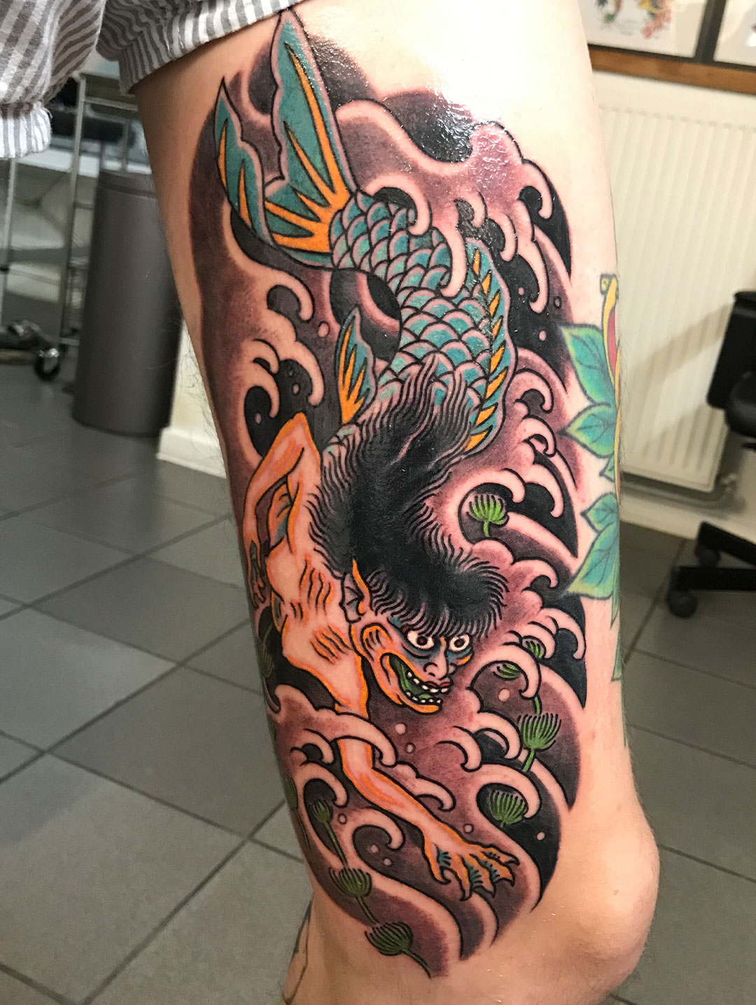 Red-Kirin-Tattoo-Piercing-Boutique-tattoo-tatuaje-yokai-mar-tradicional-japones-Ariel-tatuador-mobile