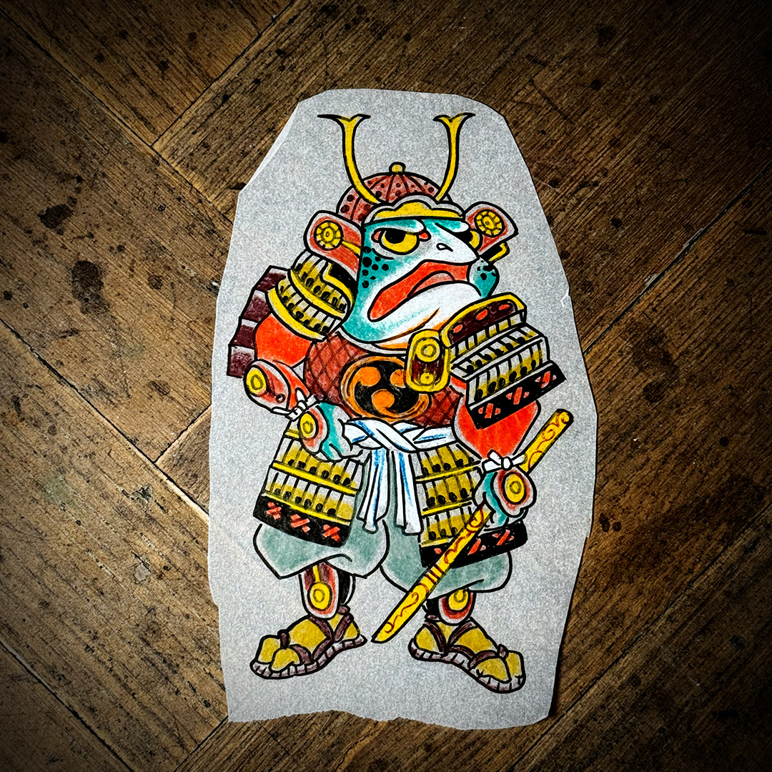 Red-Kirin-Tattoo-Piercing-Boutique-tattoo-sapo-samurai-diseño-disponible-ariel-perez-tatuador Red-Kirin-Tattoo-Piercing-Boutique-tattoo-sapo-samurai-diseño-disponible-ariel-perez-tatuador
